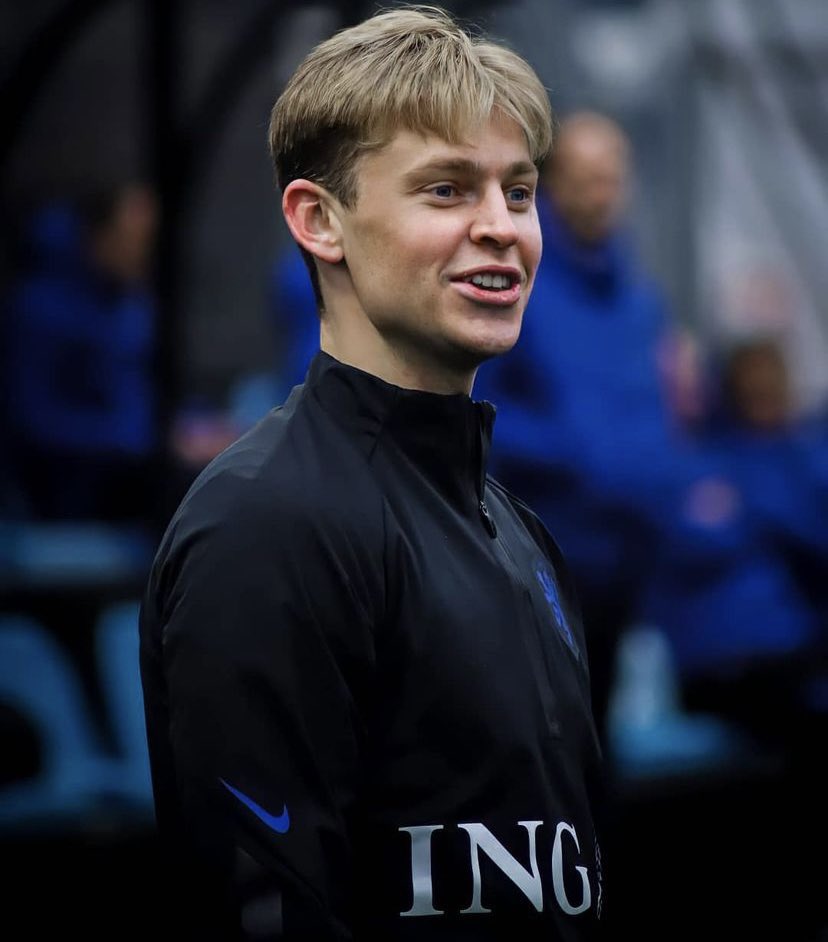 BBoxer71's tweet photo. Frenkie looking real cute pre-game https://t.co/alQZ0hQHrz