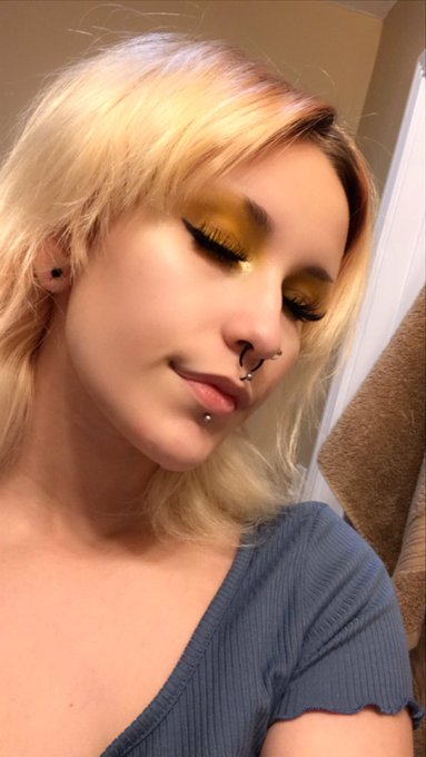Ask me about my premium snap! I&rsquo;m also selling content🖤 https://t.co/4JdCdvdbt6<a href="/tag/humpday"class="tags"><span>#humpday</span></a><a href="/tag/pawgbooty"class="tags"><span>#pawgbooty</span></a><a href="/tag/cashapp"class="tags"><span>#cashapp</span></a>