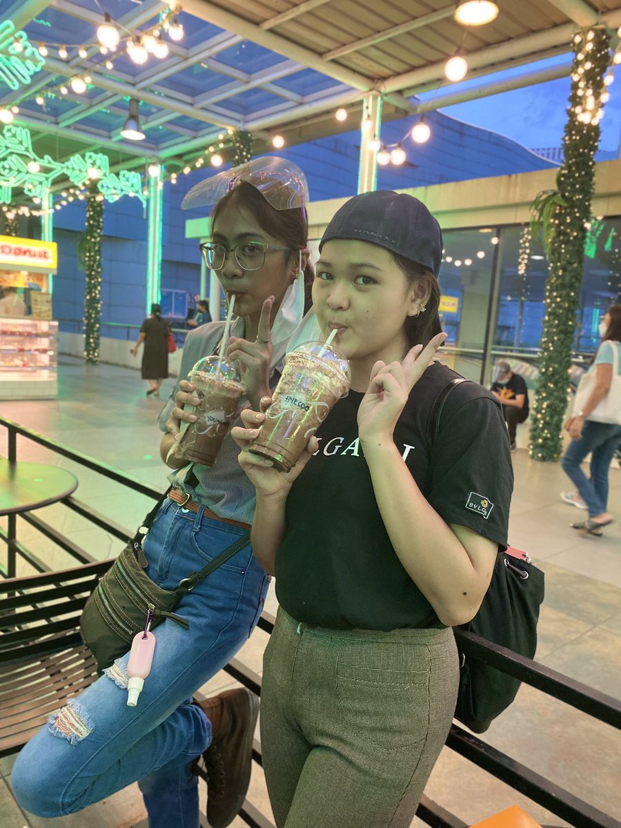 kimsmilfs's tweet photo. With my ka-atichodan #fruitycommunity https://t.co/0SvaM3sbW7
