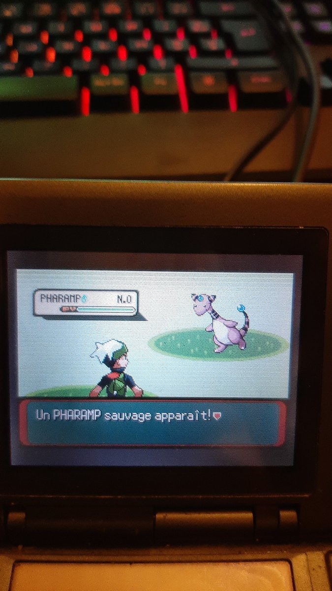 19420
Légendaire
Dommage que j'ai pas su avoir l'apparition en vidéo
Mais le shiny est là. SUBLIME.
Pomeg glitch