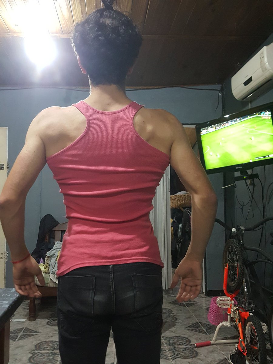 FabrizioPropato's tweet photo. Acá viendo el partido #VamosArgentina #vamosmessi #EliminatoriasQatar2022 #Messi #RumboAQatar #RumboACatar2022 https://t.co/NnX96vgBxZ