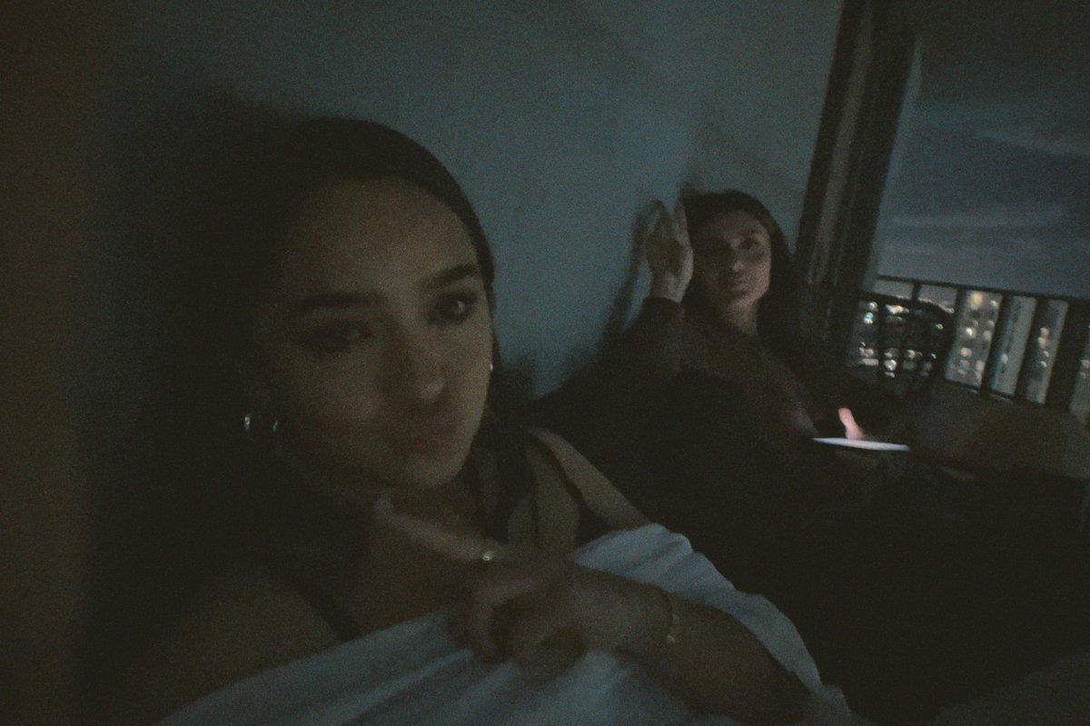 CalleyPoche's tweet photo. Besosss https://t.co/61beEfMCOF