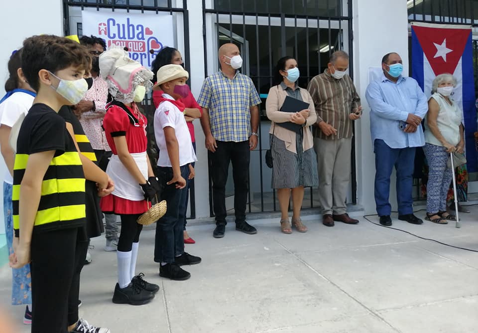 GHNordelo5's tweet photo. Hoy quedó reinaugurada una bodega en Plaza con el #PCC y #PoderPopular del municipio, la Oficina del Historiador, Raúl Torres y colaboradores del proyecto 'A #Cuba hay que quererla'.  #CubaVive #Cuba #CDRCuba #SomosDelBarrio https://t.co/CE05uS0w0u