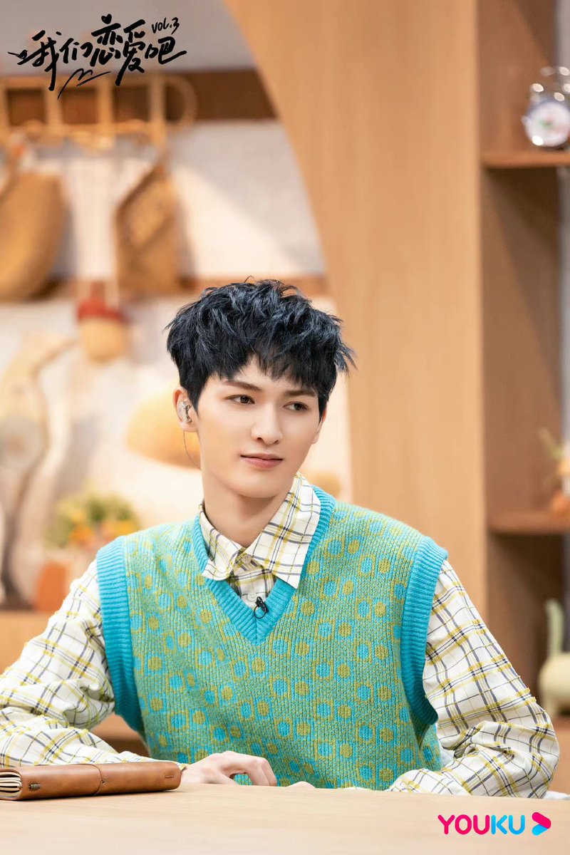 TheoZhengtingTH's tweet photo. 我们恋爱吧 Weibo Update 

จูเจิ้งถิงวันนี้ก็ทำงานได้อย่างเฉลียวฉลาด~ ท่าทางที่หล่อและเท่คือสุดยอดของผู้สังเกตการณ์ความรักไม่ผิดแน่

©️我们恋爱吧官博
#RelationshipS3
#朱正廷 #ZhuZhengting #จูเจิ้งถิง https://t.co/Z9Zf2z4BiP