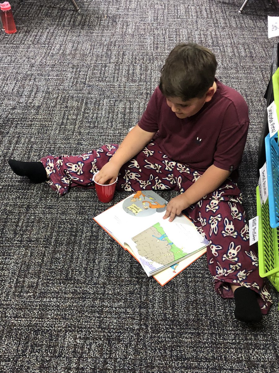 mrssmith2nd's tweet photo. Books, pjs, and popcorn! 📚🍿#bookfairweek #bbengaged https://t.co/X5pn4EG4Bx