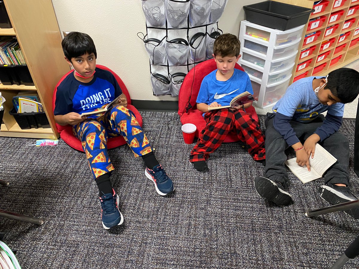 mrssmith2nd's tweet photo. Books, pjs, and popcorn! 📚🍿#bookfairweek #bbengaged https://t.co/X5pn4EG4Bx