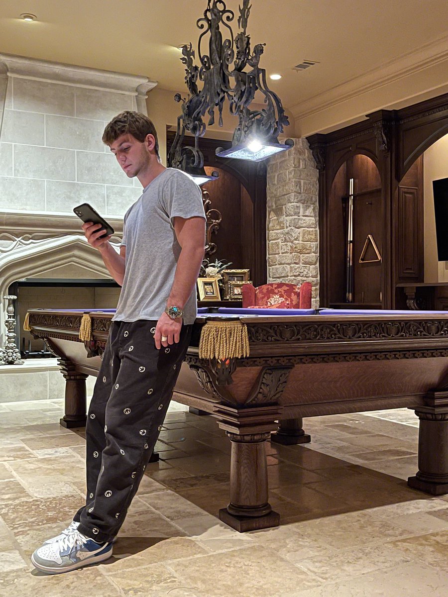 MattyBRaps's tweet photo. 8 ball , corner pocket https://t.co/bTY3sBn3FT