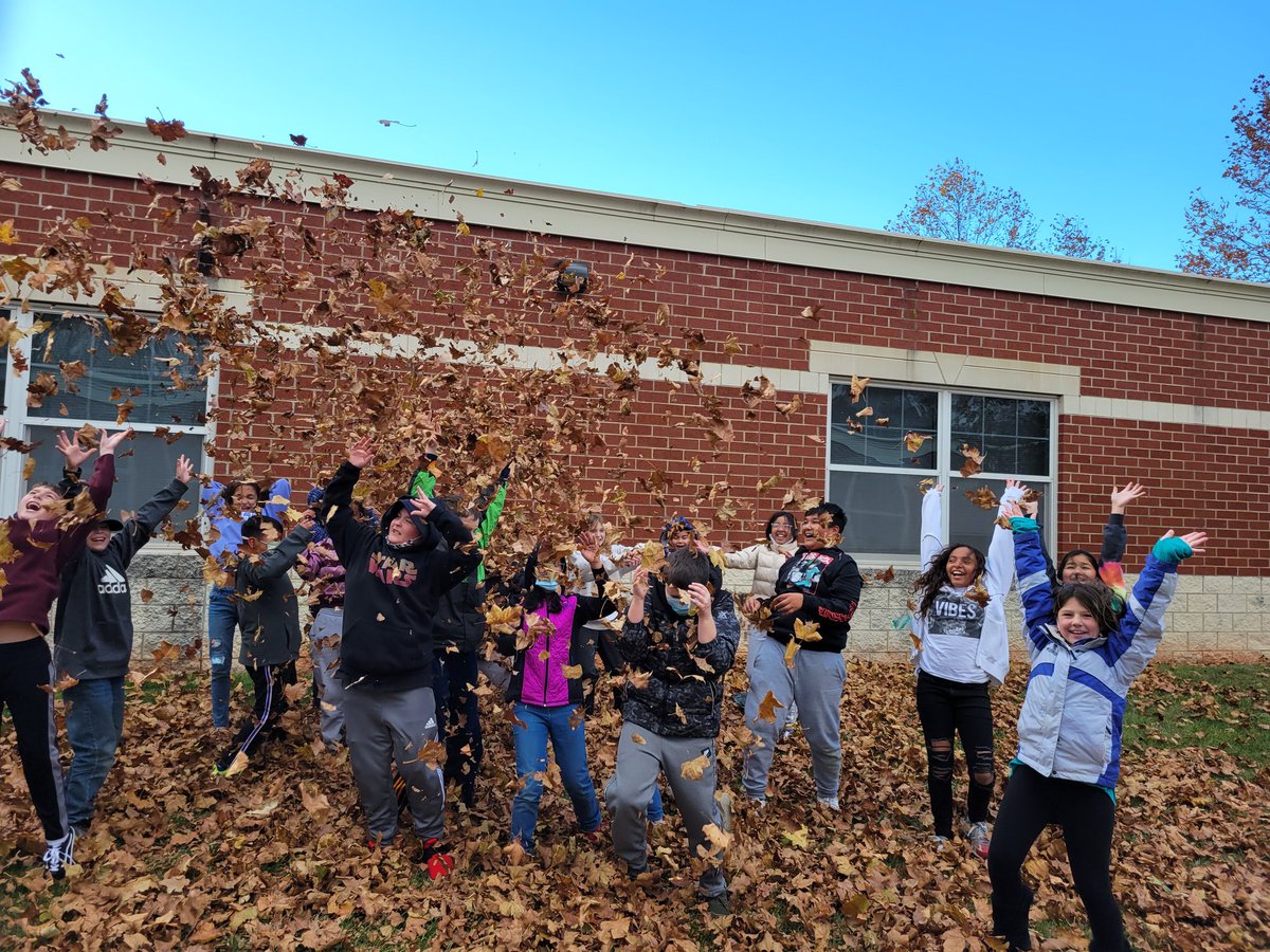 GregVeto92's tweet photo. @CountrysideElem fifth grade fall fun @BrandiMcRobert5 https://t.co/jYP0pFgtIE