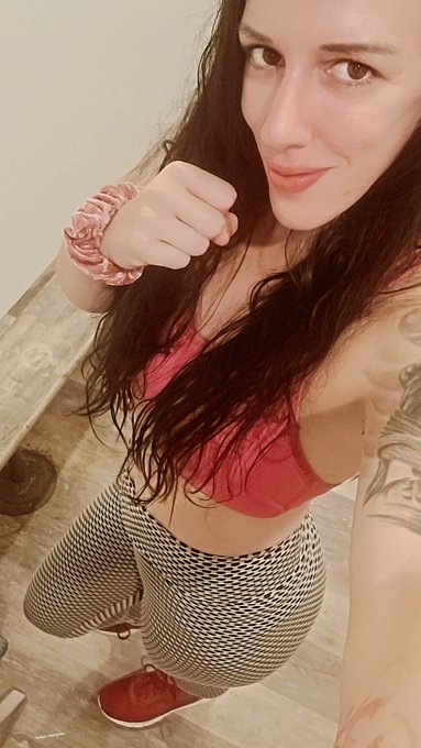 Put in that work today. #femalefighter #sessionwrestler https://t.co/Cy8b3V1vpf<a href="/tag/femalefighter"class="tags">#femalefighter</a><a href="/tag/sessionwrestler"class="tags">#sessionwrestler</a>