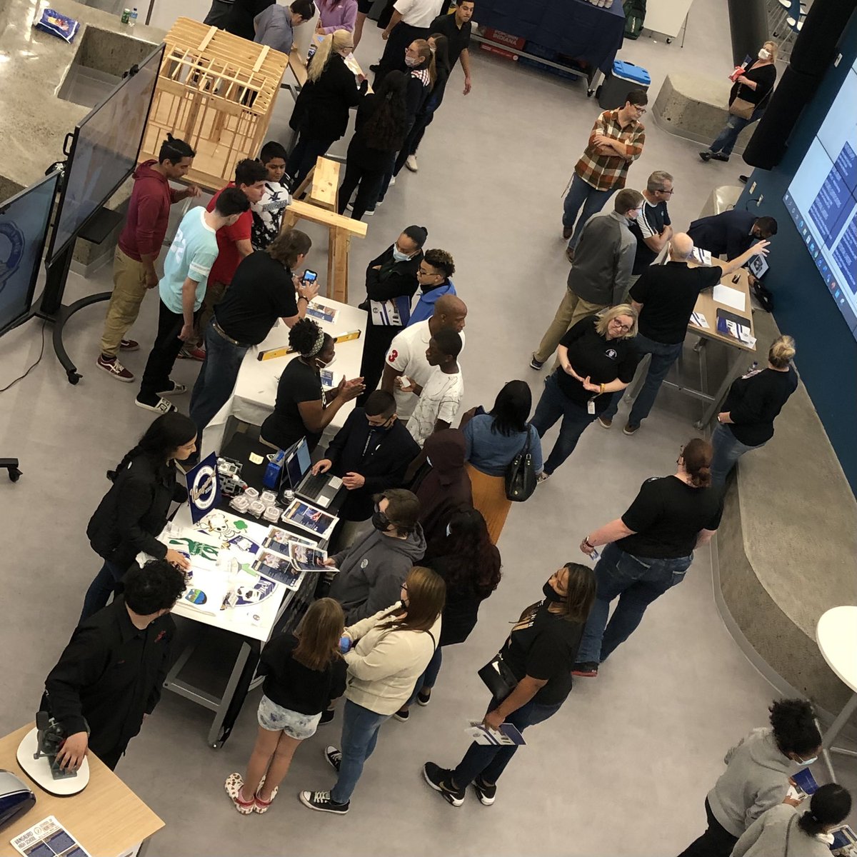 Haney_Science's tweet photo. Discovery Night @MISDVanguardHS! 8th graders, come check us out! We’re here until 8:00. #BeAVanguard https://t.co/jbl1JgqJOT