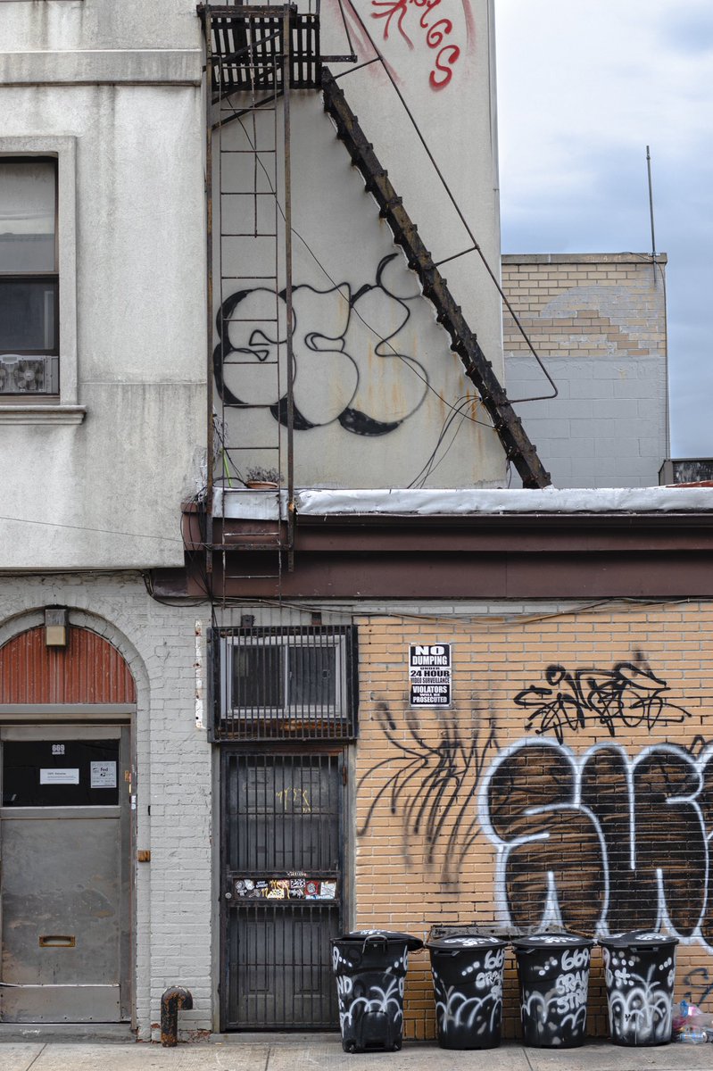 matt_mesibov's tweet photo. I miss Brooklyn every day 🥯
#streetphotography #art #photography #PhotoOfTheDay #seshgremlin #lightingdesign #NewYork #urbanphotography #Brooklyn https://t.co/dDOBUsioL1