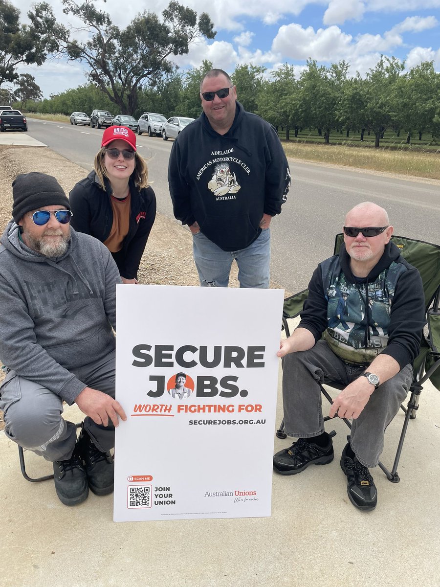 CatherineStory's tweet photo. Stanch and strong! @UnitedWorkersOz TOLL members in SA are #holdingtheline for fair pay &amp; #securejobs! I ❤️ joining members &amp; being part of courage in action - standing up to change our own lives. It makes my heart warm. Another day longer, another day stronger! @unionsaustralia https://t.co/Oe8UpCI0Bl