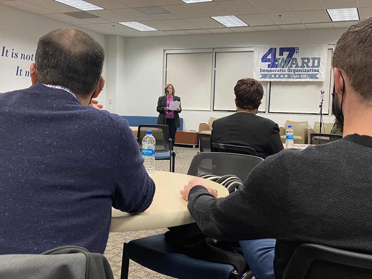 SaraFeigenholtz's tweet photo. Thank you to the @Fightin47th Democrats and Committeeman Paul Rosenfeld for having me at your Candidate Forum this evening at DePaul Prep. Looking forward to knocking doors alongside the hard working precinct captains and volunteers. #47thWard https://t.co/DcDkymxcIv