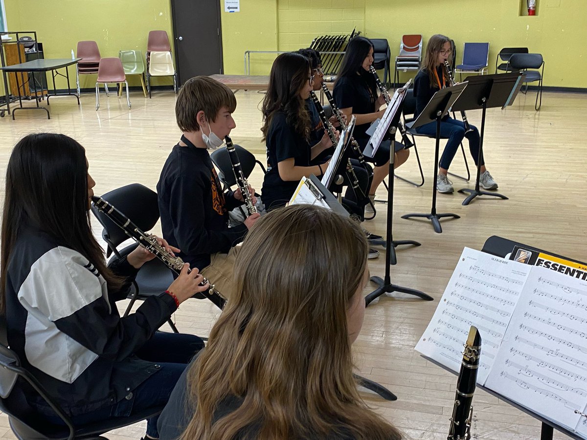 ColemanUSD259's tweet image. 8th grade band students had a great trip to WSU today! 🌾 They participated in a rehearsal with Dr. Oare and sectionals with WSU students. They also ate lunch at Shocker Hall and took a tour of the Ulrich museum. #OneSchoolManyStories #WPSProud #WPSIgniteLearning #WSUNOW