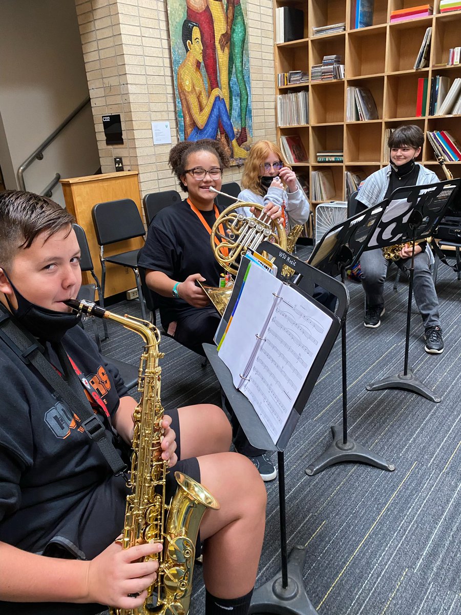 ColemanUSD259's tweet image. 8th grade band students had a great trip to WSU today! 🌾 They participated in a rehearsal with Dr. Oare and sectionals with WSU students. They also ate lunch at Shocker Hall and took a tour of the Ulrich museum. #OneSchoolManyStories #WPSProud #WPSIgniteLearning #WSUNOW