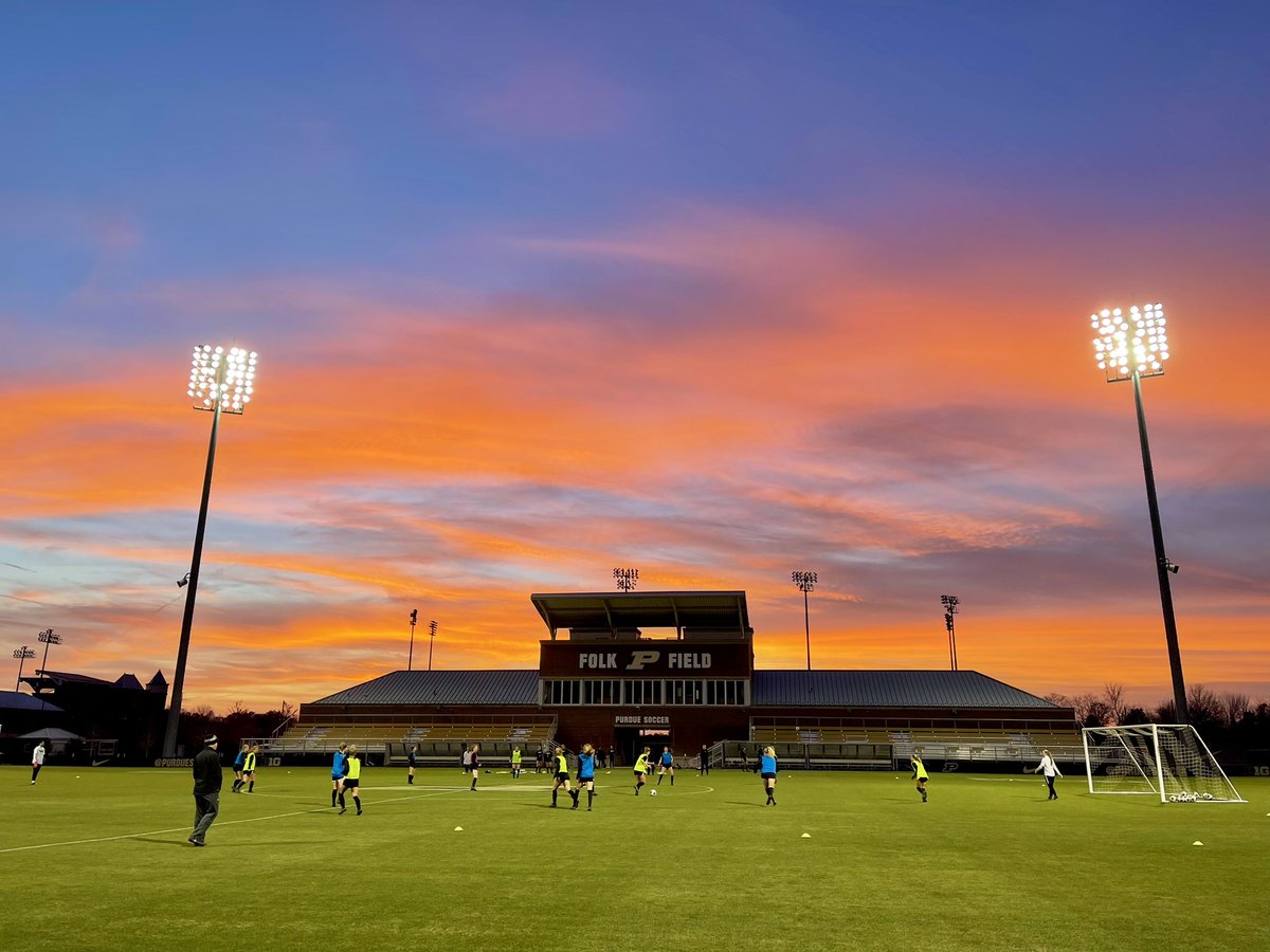 PurdueSoccer's tweet image. Nothing beats a Folk Field sunset. 😍

#BoilerUp 🚂⚽️