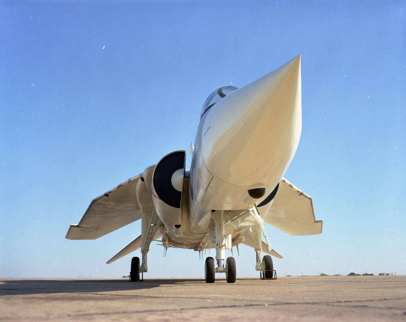 clemente3000's tweet photo. The V-507 was Vought's entry into the VFX competition, lost out to the Grumman 303 design that was designated F-14 Tomcat. https://t.co/hBAlC3Xc5E #aviation https://t.co/dyQTzFxZd2