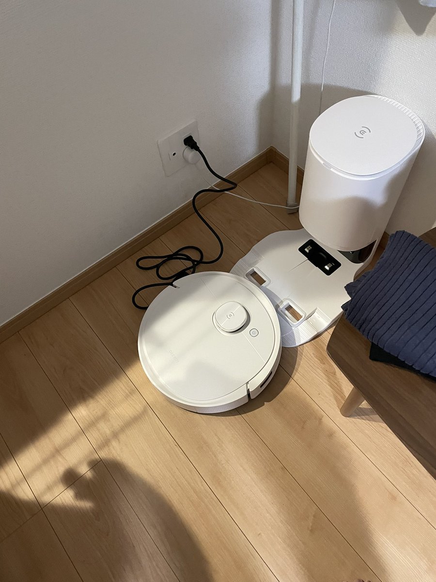 akubitoru's tweet image. グリーン住宅ポイントで、ロボット掃除機を貰いました！
拭き掃除もできる高性能機みたいなので、使うのが楽しみ！
