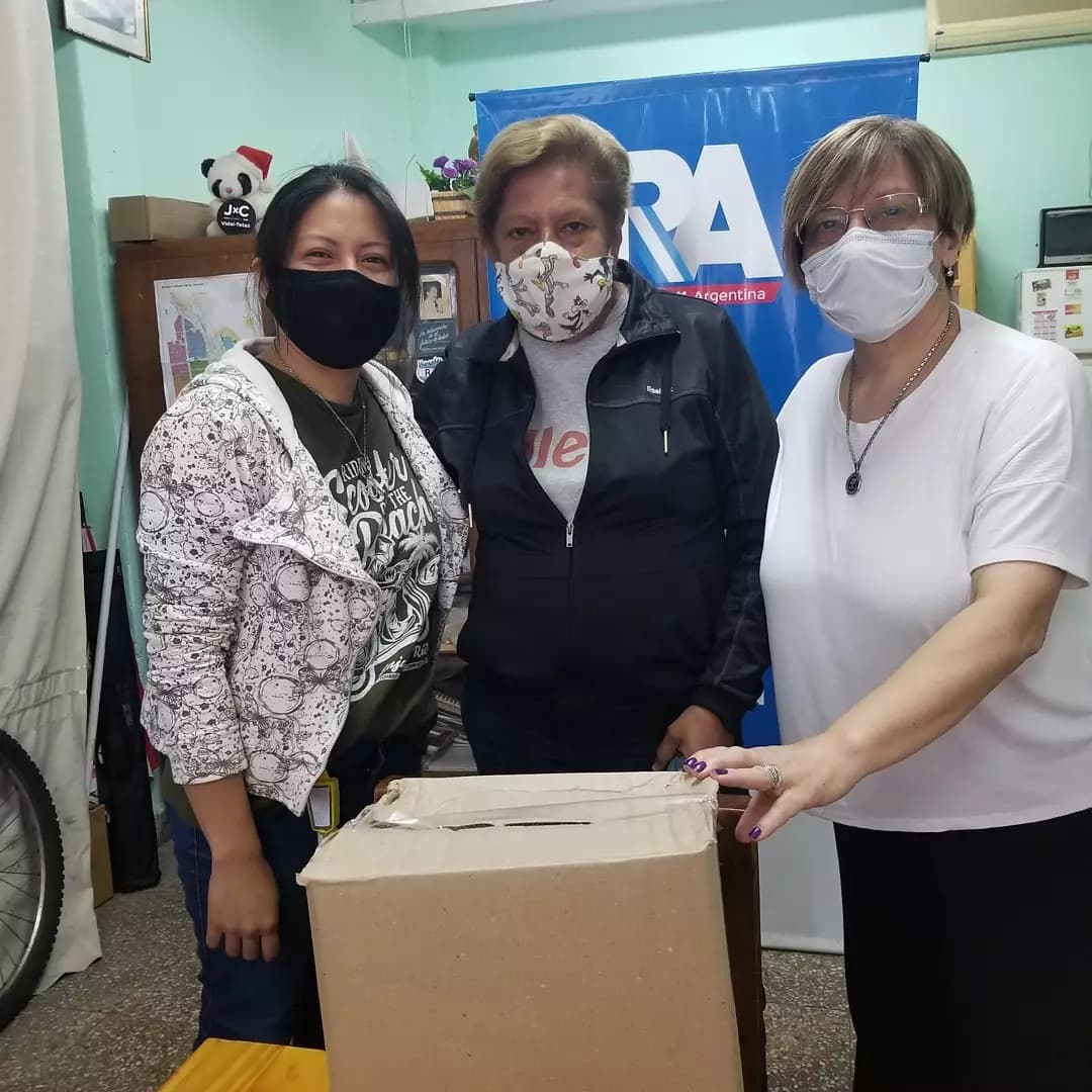 AKarakachoff's tweet photo. Seguimos ayudando a nuestros vecinos!!!💪💪💪

#Comuna1 #37AñosDeHistoria #RadicalesPorArgentina #UCRunida 
Carlos Calvo 1409 https://t.co/mkmFccMiUY