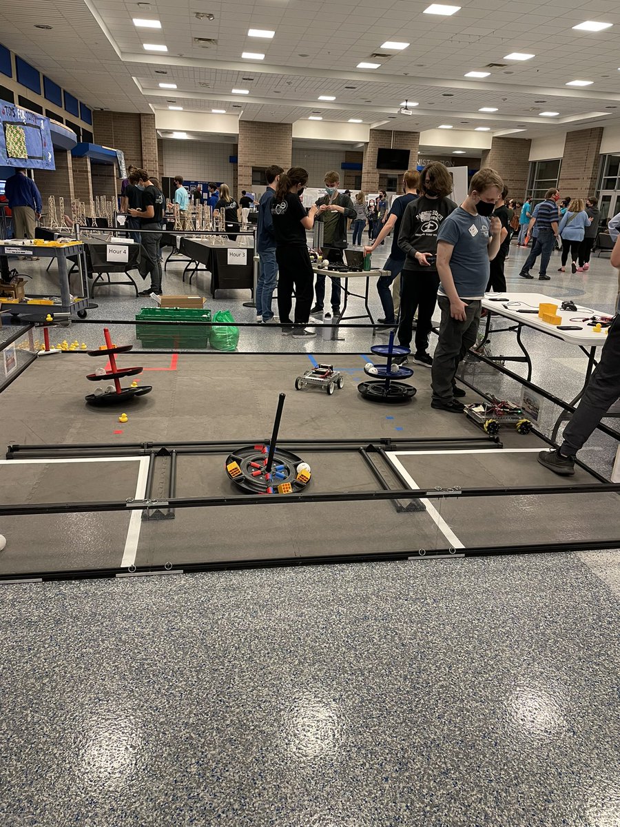 Olathe21st's tweet photo. Great things going on at @OlatheEngineer Open House tonight!  Lots of things going on to see, tours being given, and students &amp; teachers to talk to. @olatheschools https://t.co/WZNwpa0tCO