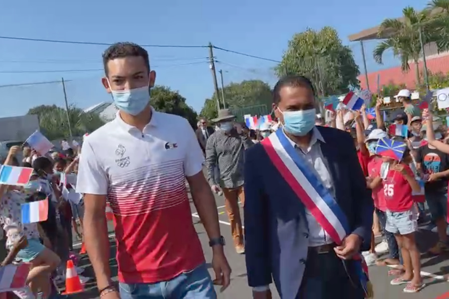 Un champion du Monde de 🚴#Cyclisme dans les écoles de #SaintLeu ! Ça se passe ici 👀 saintleu.re/actualite/un-c… 
Un grand MERCI à <a href="/donavan_grondin/">Donavan Grondin</a> pour son engagement auprès des élèves de la Ville 😍