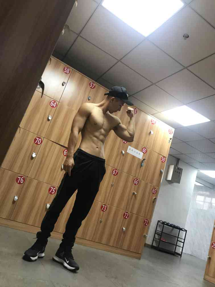 CDZSPA's tweet photo. 本店31号型男技师，真正的肌肉男，散打运动员出身，颜值与身材并存👊
#SPA  #成都SPA  #成都同志会所  
#肌肉男  #按摩推油  #飞机 https://t.co/6APpQ17r5U