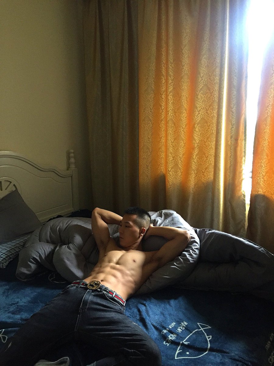 CDZSPA's tweet photo. 本店31号型男技师，真正的肌肉男，散打运动员出身，颜值与身材并存👊
#SPA  #成都SPA  #成都同志会所  
#肌肉男  #按摩推油  #飞机 https://t.co/6APpQ17r5U