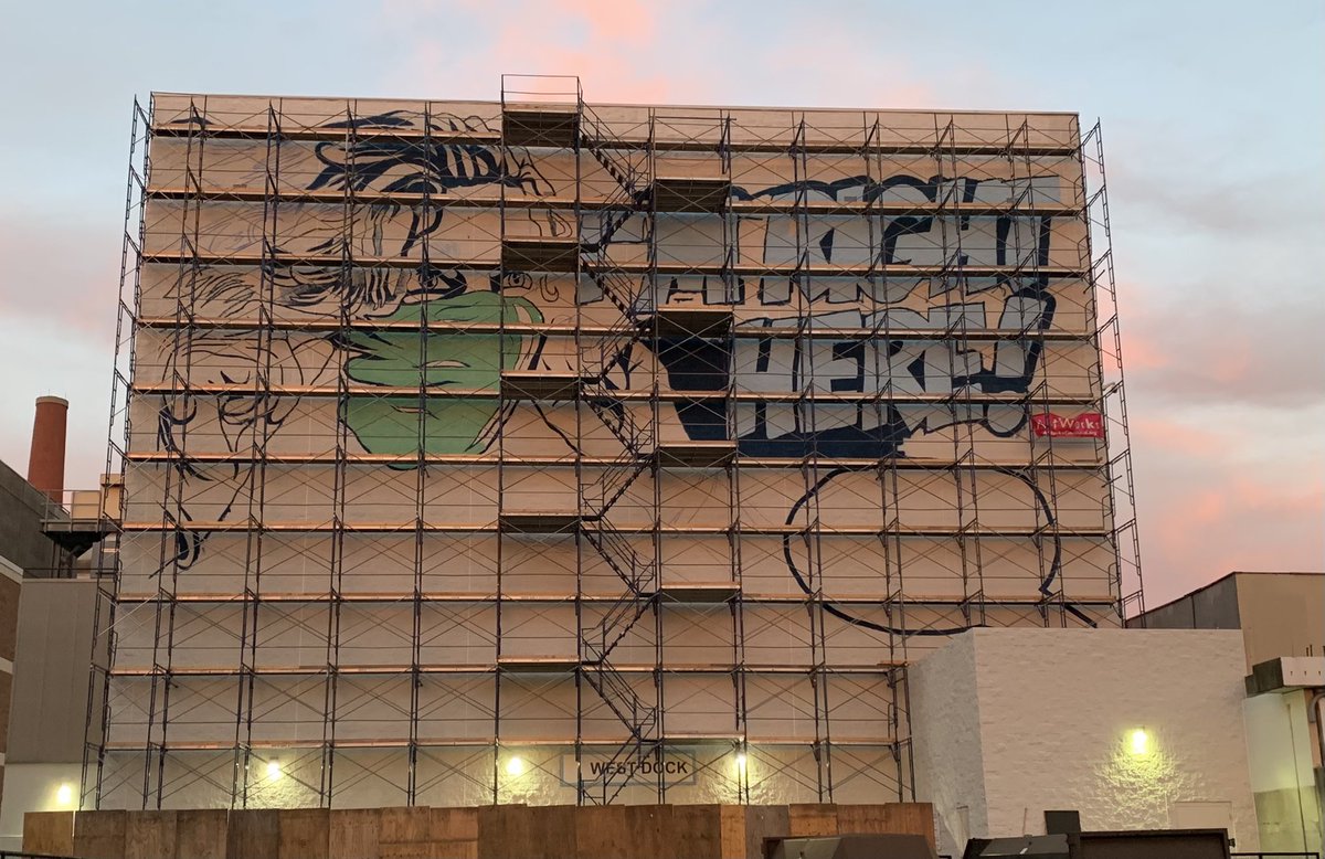 lyss_baker_'s tweet photo. i got to have a hand in painting this amazing mural in Newport on the Levee!! go check it out!! https://t.co/YmM4vT25It
