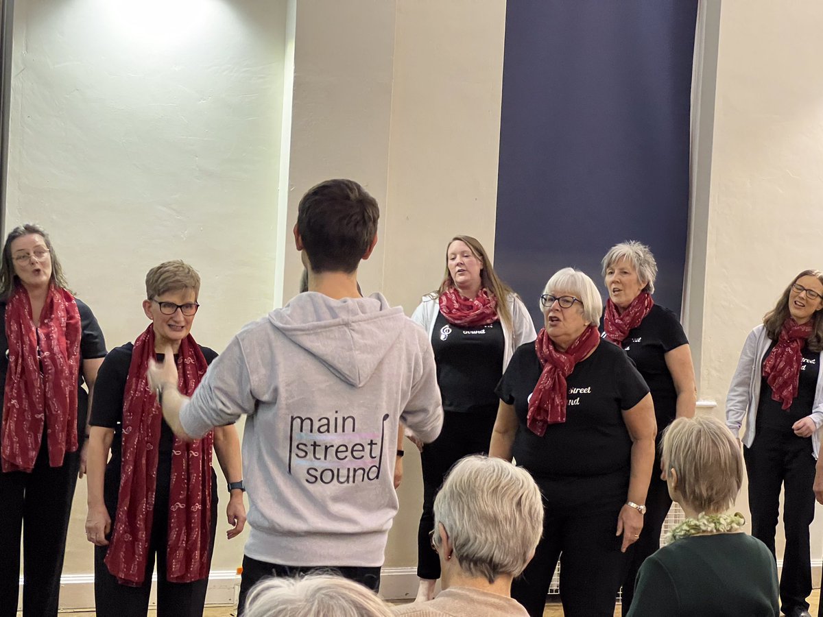 MainStSound's tweet image. Here’s our MD Peter Bryant directing us in a sing out for the 1st time and modelling our new chorus hoodies. #singinglive #LABBS2021