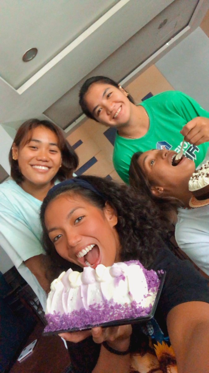 julessamonte's tweet photo. cake cake cake cake cake cake https://t.co/1AAlsLCu3f