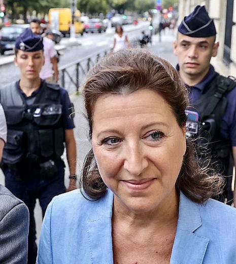 EnModeMacaron's tweet photo. L’ex-ministre de la Santé Agnès Buzyn est mise en examen depuis le mois dernier pour « mise en danger de la vie d'autrui »!

RT si tu approuves cette décision! https://t.co/tWSm5C7Plh