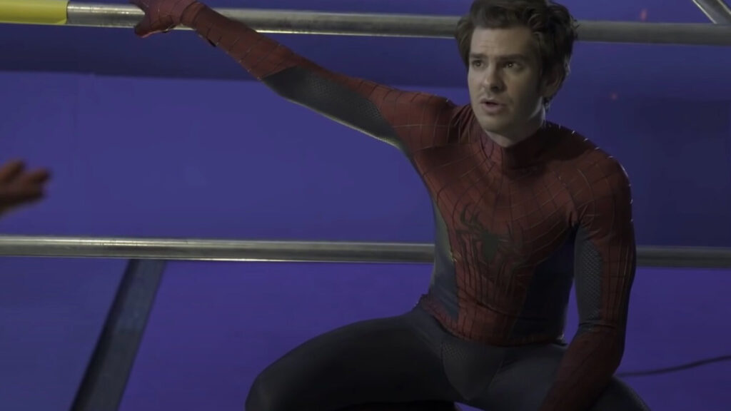 SPIDEYFORLIFE's tweet photo. @CosmicWonderYT Hey did you notice in the trailer when Peter was about to jump to catch mj the background is the same as the Andrew Garfield leak https://t.co/CqQzAFk0Nl
