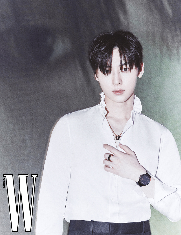 Supremepleasure's tweet photo. Love Your W 2021 – 황민현 #황민현 1
더블유 유방암 인식 향상 캠페인에 함께한 황민현
오롯이 자신만의 시간을 마주한 황민현, 그리고 불가리.
https://t.co/aMeiOiqKO9 https://t.co/IzRDMysxBo
