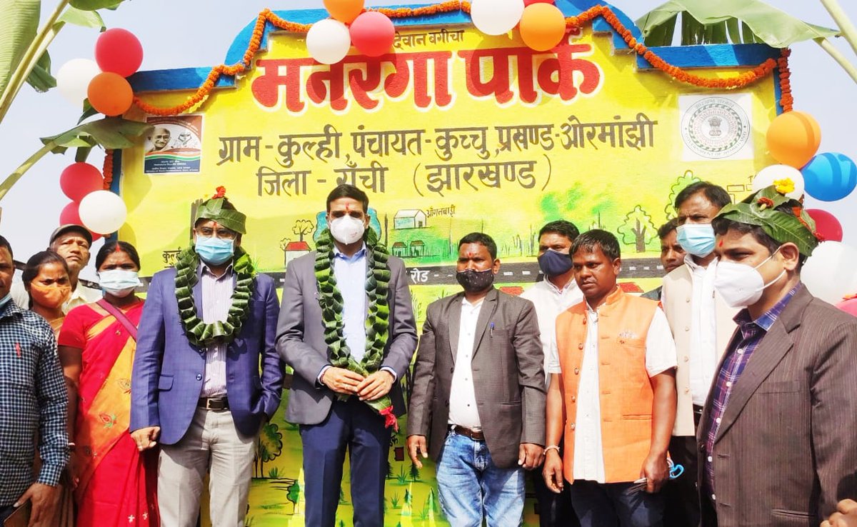 DC_Ranchi's tweet photo. रांची में "आपके अधिकार आपकी सरकार आपके द्वार" का शुभारंभ कुच्चू,ओरमांझी से किया गया | इस कार्यक्रम के द्वारा आमजन को सरकारी योजनाओं के प्रति जागरूक कर उन्हें योजनाओं से प्रतिदिन जोड़ा जाएगा एवं एक जनशिकायत निवारण प्रणाली स्थापित की जाएगी| 
#आपकेअधिकार_आपकेद्वार
@HemantSorenJMM https://t.co/O1QhYn7QWu