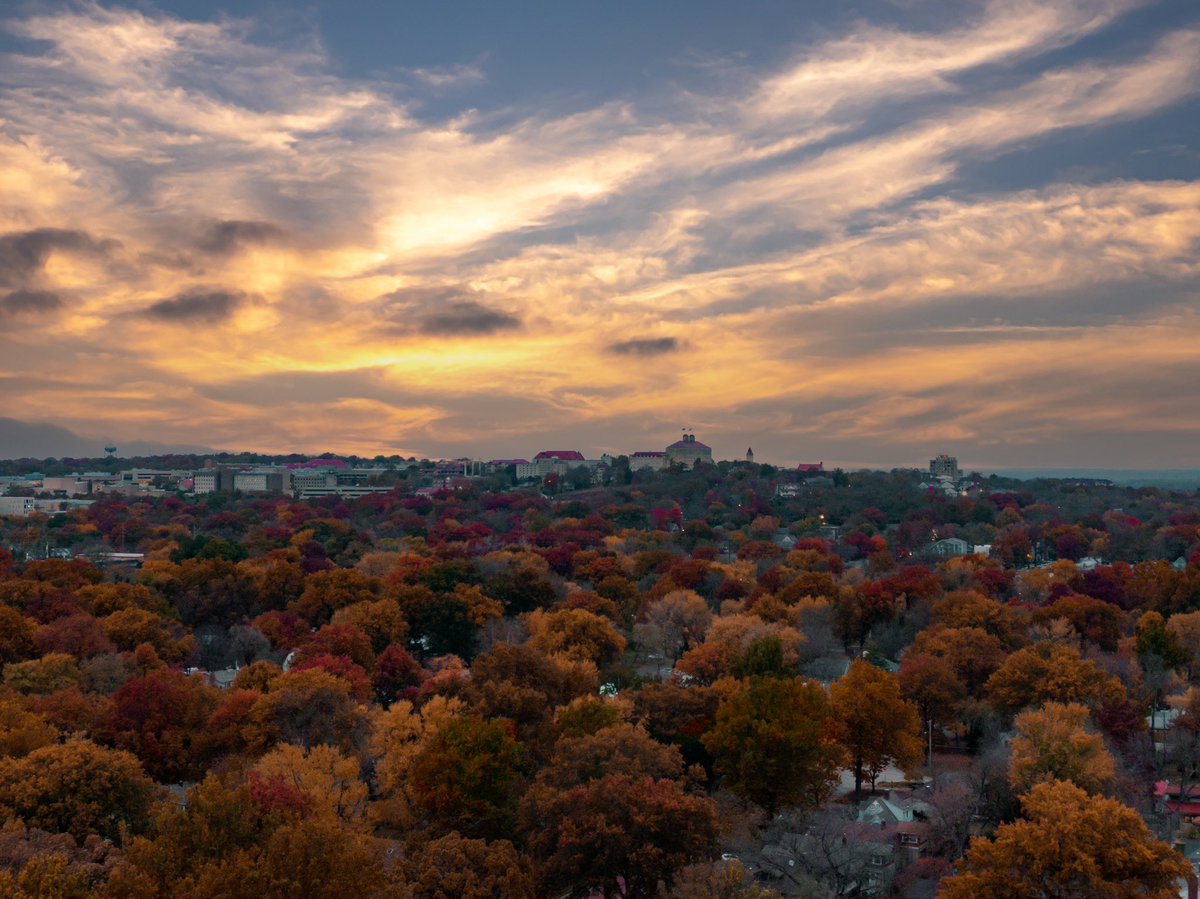 dronelawrenceks's tweet photo. not ready to let go of these fall colors 🍂 https://t.co/P7tEswT704