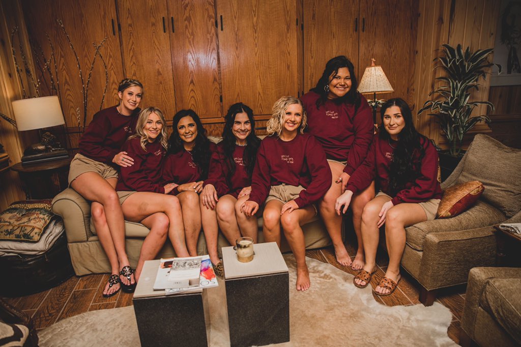 SwaringenEcho's tweet photo. @McKenzie698 had the best girl gang to get her ready for her big day 😍 https://t.co/ok1jXkWaqH