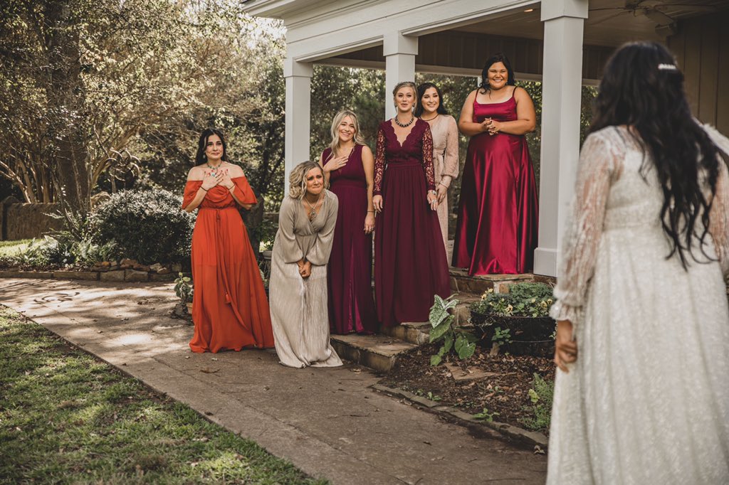 SwaringenEcho's tweet photo. @McKenzie698 had the best girl gang to get her ready for her big day 😍 https://t.co/ok1jXkWaqH