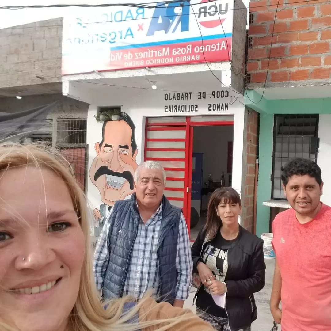 AKarakachoff's tweet photo. Hoy nos reunimos en el @AteneoRdeVidal junto a su referente @alex_alvarado_rb con quien seguimos planificando  actividades! 👏🇮🇩👏🇮🇩😁

#BarrioRodrigoBueno #Comuna1 #RadicalesxArgentina #37AñosDeHistoria #UCRunida 
Carlos Calvo 1409 https://t.co/2VT1el2H0w