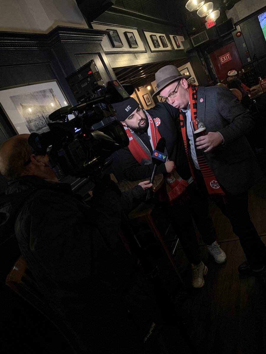 Making some noise @ Glebe Central Pub feat. CCSG &amp; <a href="/thevoyageurs/">The Voyageurs</a> 

🇨🇦 vs 🇲🇽 

We’re here, we’re loud &amp; we’re ready to cheer #CanMNT to victory ✌️ 

Thanks for coming down <a href="/ctvottawa/">CTV Ottawa</a> !

#WCQ