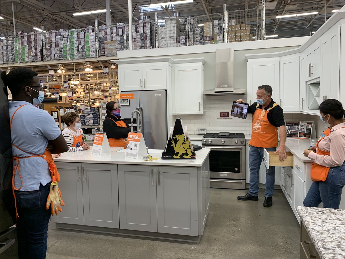 Mandy Russell tweet media