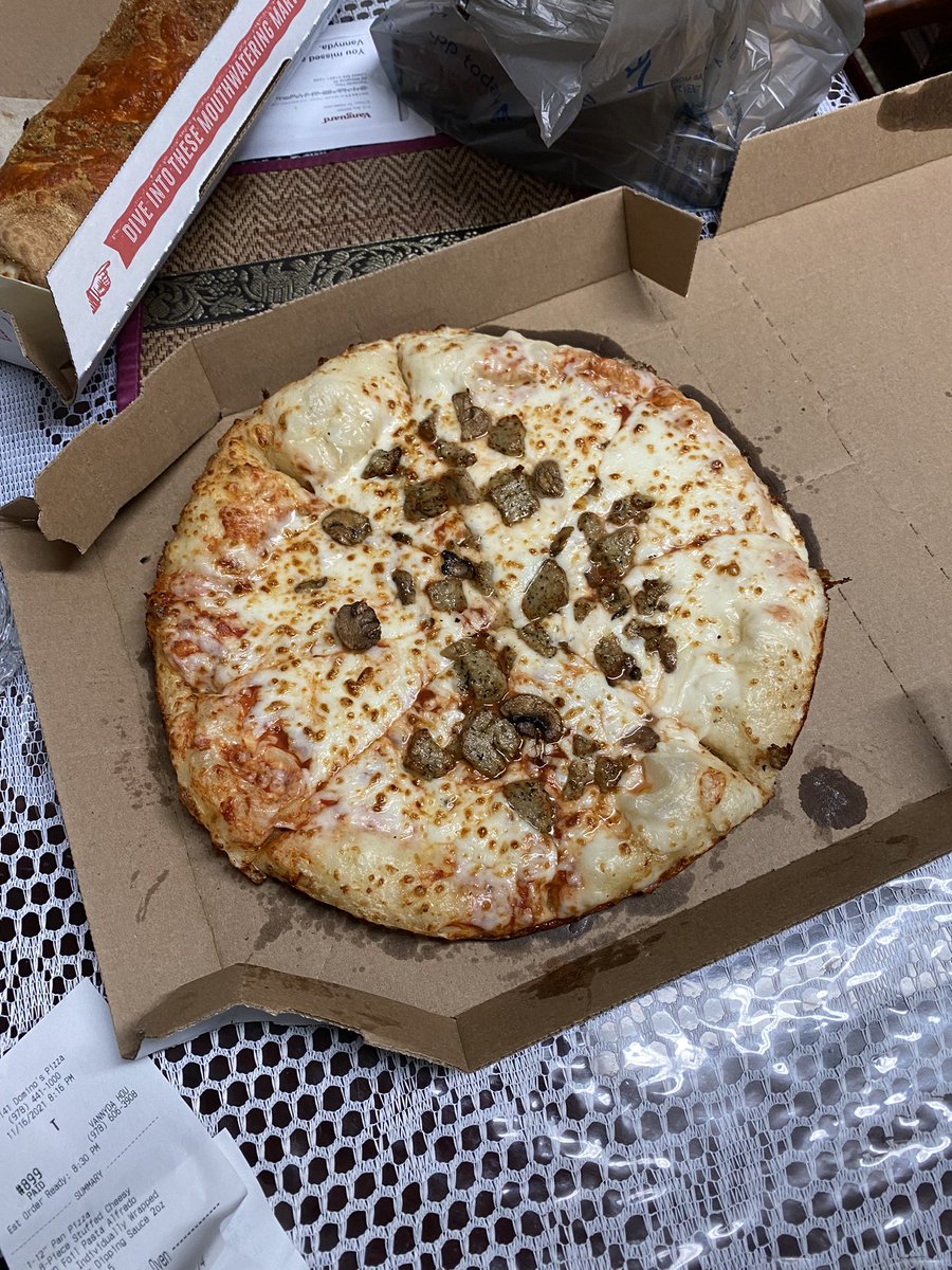 xnydaa's tweet photo. So @dominos …. What’s up with my pizza??? Where’d my toppings go ??🥲🥲 https://t.co/etfYG9O8g3