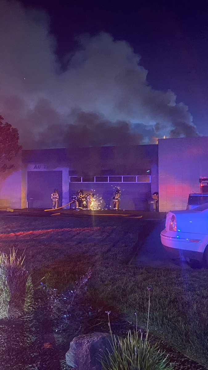 ConcordPD_CA's tweet photo. ⚠️ROAD CLOSURE⚠️

Westbound Monument Blvd at Walters Way is shut down as @ContraCostaFire battles a commercial structure that is on fire. Please avoid the area. We will update when the roadway is clear.

~483 https://t.co/TWXGEmLLue