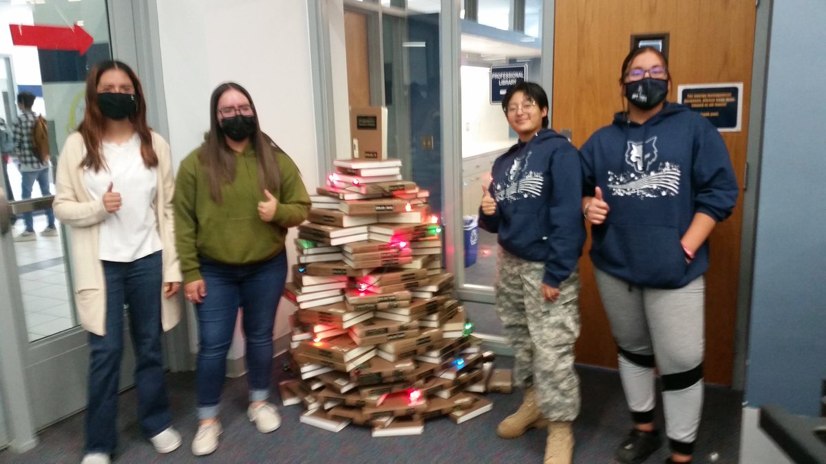AvalosLibrarian's tweet image. Cujo Book Club created our Book Christmas Tree. It&apos;s a festive time at the #LoboLibrary.