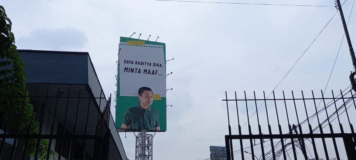 whibte's tweet photo. bikin kepo deh  Radit Minta Maaf kenapa ya? https://t.co/cfzeYwpf4q