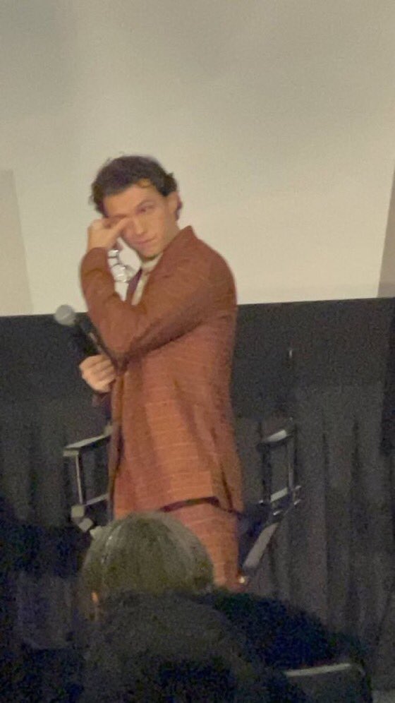 TOM HOLLAND REALLY CRIED BEING SO GRATEFUL PLAYING SPIDER-MAN SINCE HE WAS 18 #SpiderManNoWayHome