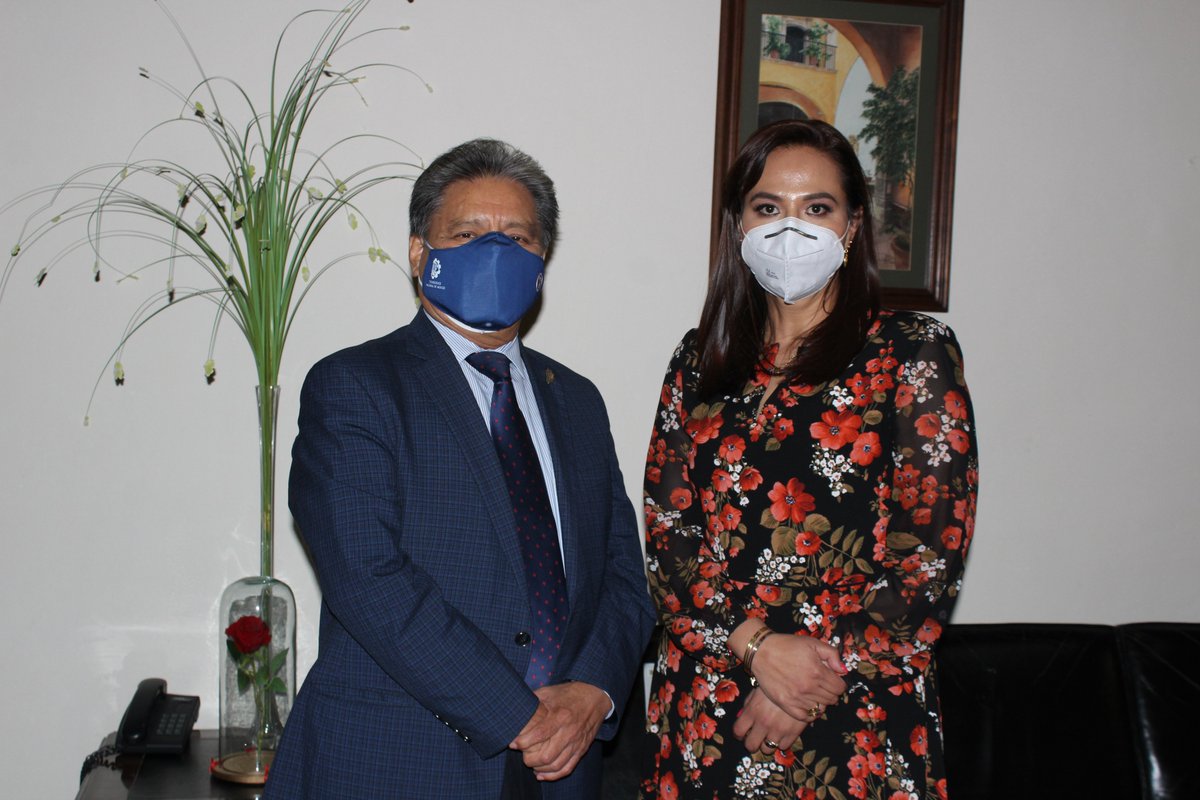 educacionqro's tweet photo. La secretaria de Educación #SEDEQ, Martha Elena Soto @sotoobregon, se reunió con el director del #CIIDET, José Antonio Calderón Martínez.
Ambos funcionarios coincidieron en la fortaleza de este Centro y que será un aliado de la SEDEQ en la investigación educativa de esta época. https://t.co/6QQ28Bhtv3