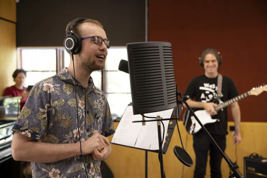 Jerrah Patston’s new single is ‘If Spring Could Sing’ is a rollicking collaboration with Kate Field and Jonathan Yung. Stream it on Bandcamp today. buff.ly/3wV8iOB #club_weld #neurodiverse