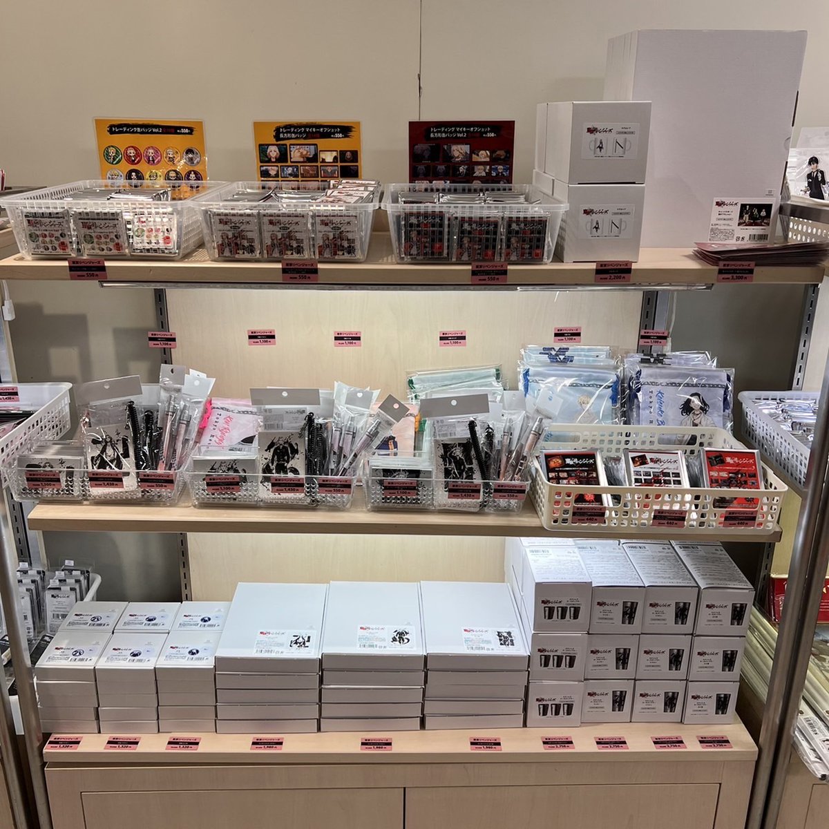 p_animestore's tweet photo. 「Pアニメストア」のmini出張所が本日より開催です！

 ■会期：11/17(水)～11/29(月)
 ■会場：松坂屋名古屋店 本館７階 大催事場 
■取り扱いタイトル：アニメ『#東京リベンジャーズ』「#ヴァニタスの手記」「#バクテン!!」 

皆様のお越しをお待ちしております♪
https://t.co/kZRRqi03Xv https://t.co/K0k2hqCAxF