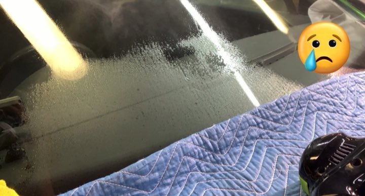 ReMobil_2021's tweet photo. みなさんの愛車はこのようなギラギラ（油膜）したのは見えますか？

これじゃ視界が悪く運転がしずらく事故にも繋がってしまいます🥺

ReMobilではこのような油膜とさよなら
できます✨

#油膜 #安全運転 #安全な視界 #磨きの新時代 #革命技術 #ReMobil #車のフロントガラス #車のワイパー傷 #愛車 https://t.co/wZJKyz50l2