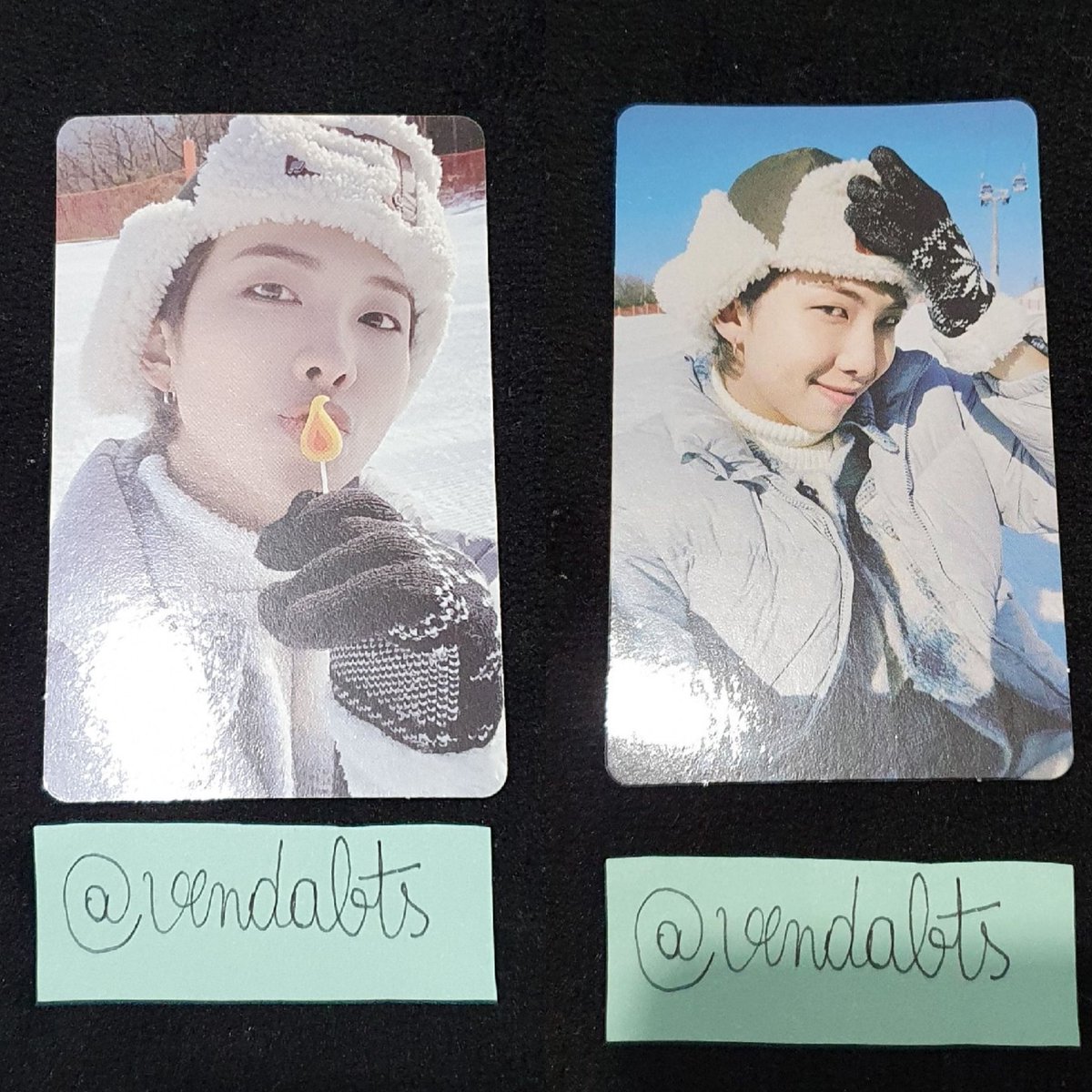 vendabts's tweet photo. [VENDA/VENDO] 

BTS - Winter Package 2021 ☃️

Photobook - R$190,00 + frete
Caixinha - R$15,00
Photocard Namjoon - R$220,00 
Kit membro (photo stand + boneco de neve + 4×6 photo) - R$70,00 (cada)
Mini pôster - R$40,00
Photosticker - R$40,00

- mais explicações na imagem abaixo ↓ https://t.co/utfPaG3FNc